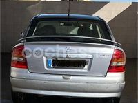 Usado Opel Astra Club 80 CV (58 kW) 2004 Gris / plata Berlina