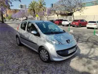 Usado Peugeot 107 68 CV (50 kW) 2006 Gris / plata Utilitario