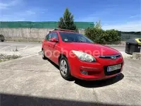 Usado Hyundai i30 Comfort 90 CV (66 kW) 2009 Rojo Familiar