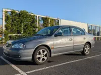 Usado Toyota Avensis Terra 110 CV (80 kW) 2002 Gris / plata Berlina