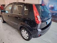 Usado Ford Fiesta Ambiente 68 CV (50 kW) 2008 Negro Utilitario