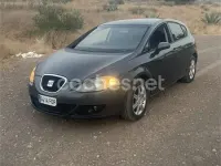 Usado Seat Leon Sport 105 CV (77 kW) 2006 Negro Utilitario