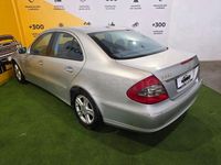 Usado Mercedes E220 Avantgarde 150 CV (110 kW) 2006 Gris / plata Berlina