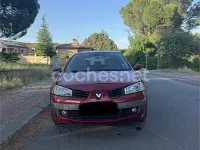 Usado Renault Mégane Authentique 105 CV (77 kW) 2006 Granate Berlina
