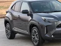 Usado Toyota Yaris Cross Style 116 CV (85 kW) 2023 Gris / plata SUV