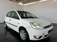 Usado Ford Fiesta Trend 68 CV (50 kW) 2003 Blanco Utilitario