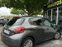 Usado Peugeot 208 Signature Sky 82 CV (60 kW) 2019 Gris / plata Utilitario