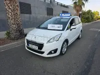 Usado Peugeot 5008 Style 120 CV (88 kW) 2016 Blanco Monovolumen