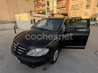 Usado SsangYong Rodius Limited 165 CV (121 kW) 2006 Negro Monovolumen