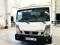 usado Nissan Cabstar caja paquetera con plataforma elevadora