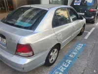 Usado Hyundai Accent 85 CV (62 kW) 2001 Gris / plata Berlina