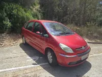 Usado Citroën Xsara Picasso Exclusive 110 CV (80 kW) 2006 Granate Monovolumen