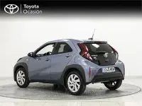 Usado Toyota Aygo Play 72 CV (52 kW) 2024 Gris