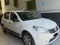 Usado Dacia Sandero Ambiance 75 CV (55 kW) 2010 Blanco Berlina