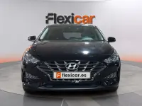 Usado Hyundai i30 110 CV (80 kW) 2024 Negro Berlina