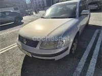 Usado VW Passat Trendline 110 CV (80 kW) 1999 Gris / plata Berlina