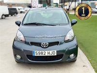 Usado Toyota Aygo Connect Style 68 CV (50 kW) 2013 Gris / plata Utilitario