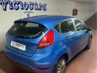 Usado Ford Fiesta Trend 68 CV (50 kW) 2009 Azul Berlina
