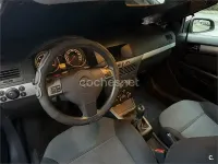 Usado Opel Astra GTC Sport 100 CV (73 kW) 2005 Rojo Berlina