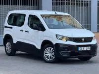 Usado Peugeot Rifter Active 100 CV (73 kW) 2020 Blanco Monovolumen