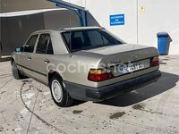 Usado Mercedes E230 132 CV (97 kW) 1988 Beige Berlina