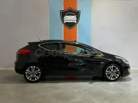 Usado Kia ProCeed 128 CV (94 kW) 2014 Negro Utilitario