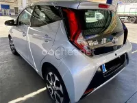 Usado Toyota Aygo X-play 69 CV (50 kW) 2019 Gris / plata Utilitario
