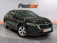 Usado Skoda Octavia Ambition 116 CV (85 kW) 2022 Negro Utilitario
