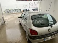 Usado Ford Fiesta Ambiente 60 CV (44 kW) 2000 Gris / plata Utilitario