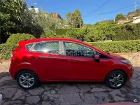 Usado Ford Fiesta Trend 100 CV (73 kW) 2017 Rojo Utilitario