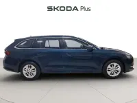 Usado Skoda Octavia Ambition 110 CV (80 kW) 2022 Azul Familiar