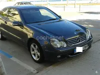 Usado Mercedes C220 143 CV (105 kW) 2004 Negro Berlina