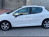 Usado Peugeot 207 Allure 92 CV (67 kW) 2011 Blanco Berlina