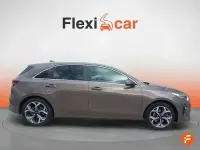 Usado Kia Ceed 140 CV (102 kW) 2019 Marrón Utilitario