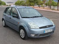 Usado Ford Fiesta Trend 80 CV (58 kW) 2005 Azul Utilitario