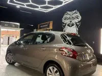 Usado Peugeot 208 Active 82 CV (60 kW) 2013 Marrón Utilitario
