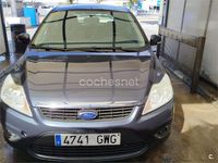 Usado Ford Focus Trend 90 CV (66 kW) 2010 Gris / plata Berlina