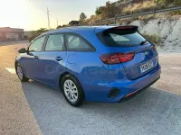 Usado Kia Ceed 120 CV (88 kW) 2019 Azul Utilitario