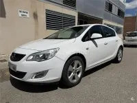 Usado Opel Astra Selective 125 CV (91 kW) 2012 Blanco Berlina