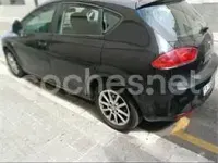 Usado Seat Leon Sport 105 CV (77 kW) 2010 Negro Utilitario