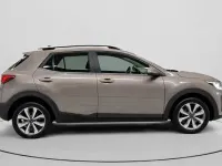 Usado Kia Stonic 120 CV (88 kW) 2023 Verde SUV