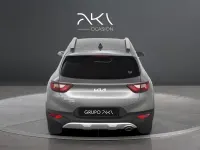 Usado Kia Stonic 100 CV (73 kW) 2025 Gris SUV