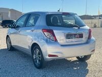 Usado Toyota Yaris Active 90 CV (66 kW) 2012 Gris / plata Utilitario