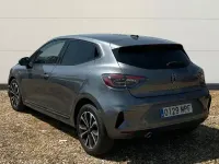 Usado Renault Clio Techno 90 CV (66 kW) 2024 Gris Utilitario