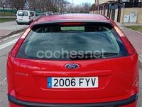 Usado Ford Focus Trend 100 CV (73 kW) 2007 Rojo Berlina