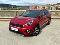 Usado Kia Niro 141 CV (103 kW) 2022 Burdeos SUV