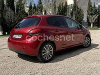 Usado Peugeot 208 Style 100 CV (73 kW) 2017 Rojo Utilitario