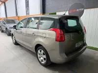 Usado Peugeot 5008 Premium 110 CV (80 kW) 2010 Beige Monovolumen