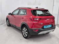 Usado Kia Stonic 120 CV (88 kW) 2022 Rojo SUV