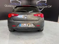 Usado Alfa Romeo Giulietta 170 CV (125 kW) 2012 Gris / plata Utilitario